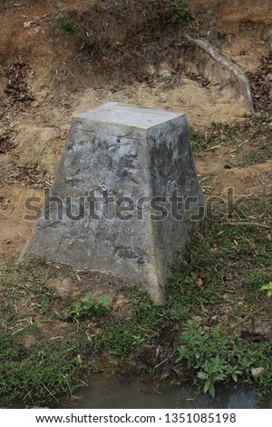 janda forest border stone
