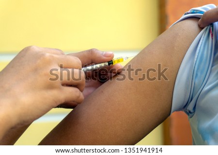 
The doctor gave the vaccine to the patient. Nursing and injection or syringe Insulin medication or vaccination Hospital room