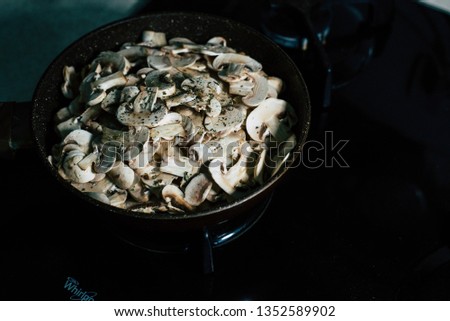 Prepare mushrooms with a delicious sauce