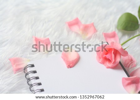  memo with pink rose background