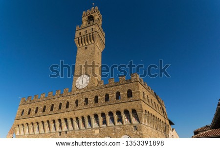 Picture of "Palazzo vecchio" in Florence, with clear sky in background