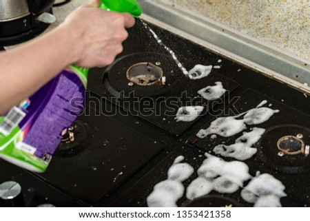 clcleaning the stove sprinkles detergent