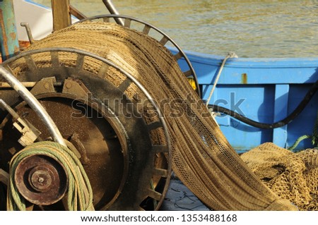 Fishing net on a fishing cutter is pulled in via an iron roller