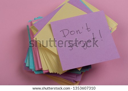 a reminder - don't forget written on color sticker notes on pink background