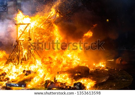 End of the Valencian festivities of Fallas, Monument faller consumed in the fire in high flares.