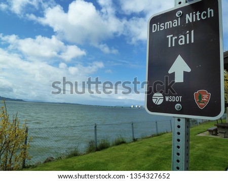 Dismal Nitch trail sign - by Columbia River in Washington State