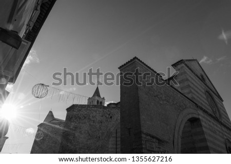 Assisi, Perugia, Umbria. Basilica of Santa Chiara, an important place of worship in the historic center of Assisi, built in Italian Gothic style in 1265.