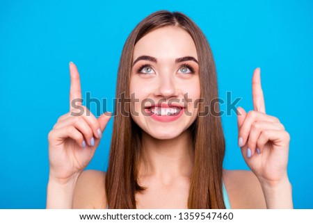 Presenting tips. Close up portrait of trendy pretty cute lady advise choose recommend adverts give news suggestions decide sale discounts give feedback feel inspired isolated colorful background