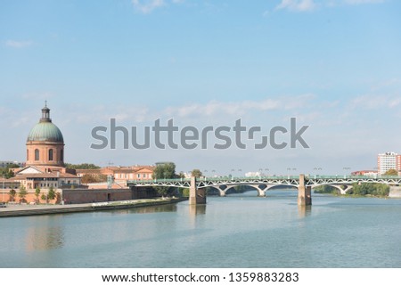 The Saint Pierre bridge passes over the Garonne river and Hospital de La Grave in Toulouse, the French pink city.