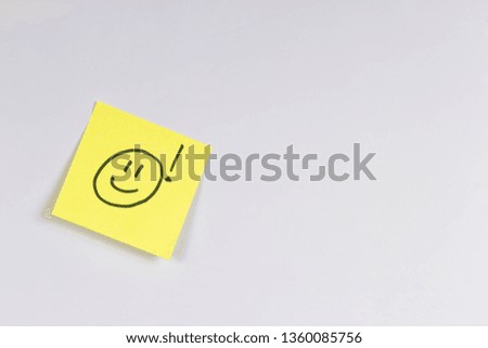 A sticky note with a smiling smile. concept for creative work and brainstorming.