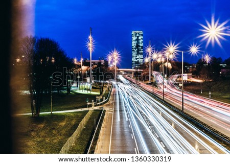 long exposure photography of a busy traffic at night in munich