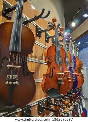 violins in the shop