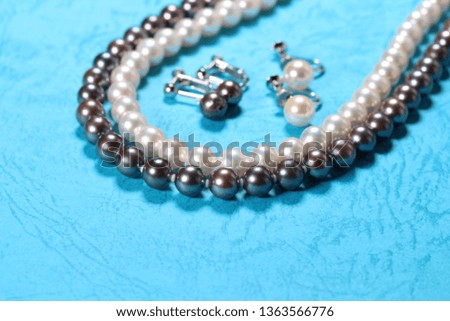 Pearl and Black Pearl Necklace and earrings