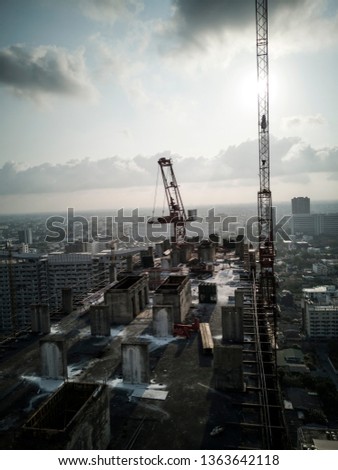Crane used on tall buildings that are under construction