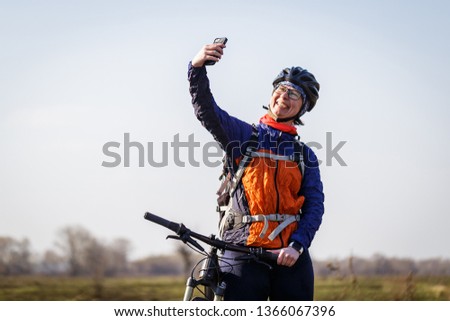 female cyclist makes selfie