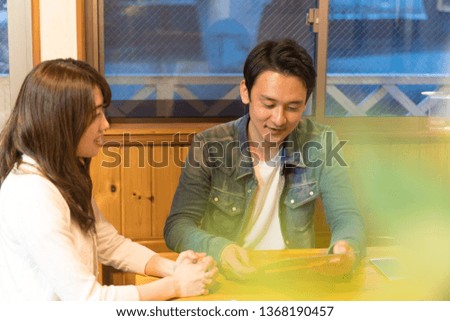 japanese couple order at cafe