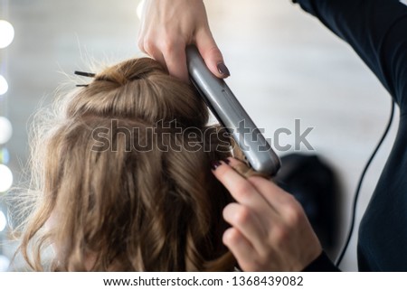 master makes curls, curls hair close-up, blonde hair, Curling iron