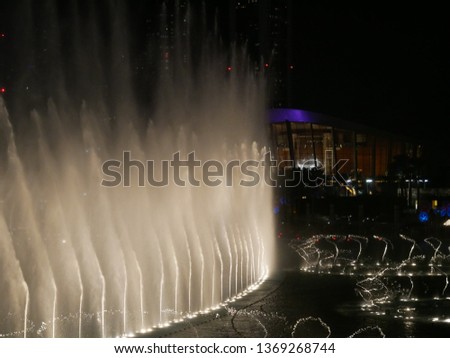 water light show at night in dubai