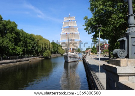 A picture of a sail ship in the river
