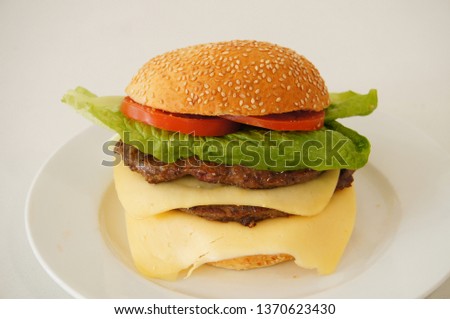 Hamburgers, vegan and meet