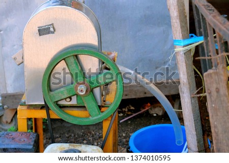 A picture of sugarcane juicing machine at a restaurant.