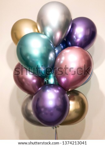 Composition of helium balloons in chrome blue, silver, gold, green, pink and purple colors