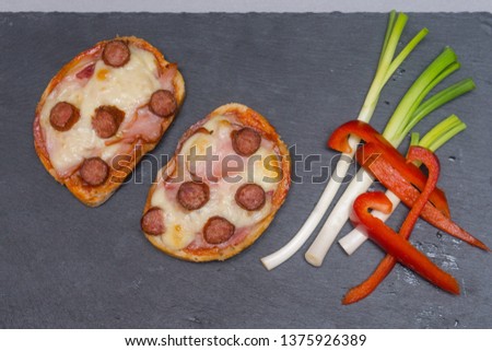 Pizza bread with sprin onions and peppers