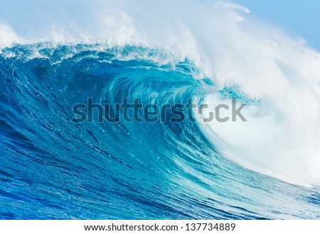 Blue Ocean Wave Royalty-Free Stock Photo #137734889