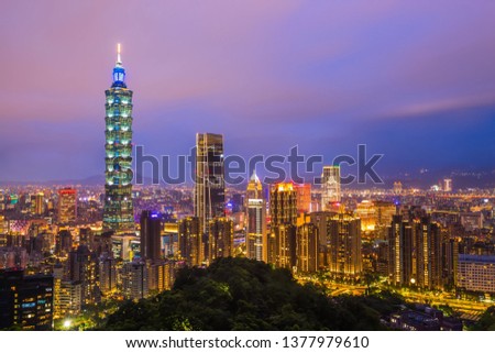 Cityscape viewpoint from Xiangshan elephant mountain is landmark that tourists must take to take pictures come to visit at Taipei in Taiwan.