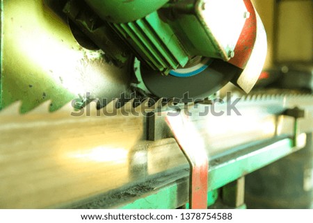 grinding machine, extrudes and finishes the metal saw.-Image