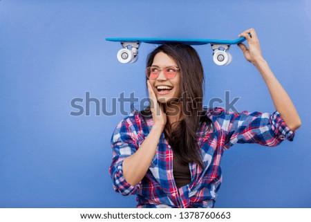 Portrait of stylish pretty girl on colored background - Happy woman with urban styled attire, concepts about lifestyle and youth