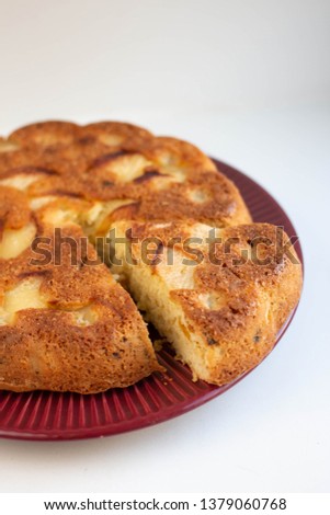 cake with raisin with rum and green apple