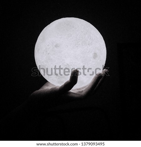The right hang is holding the moon.the right hand have too much noise for coarse texture.this picture show the power.