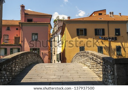 Pontremoli (Massa Carrara, Tuscany, Italy) - Ancient arch and bridge with colorful houses