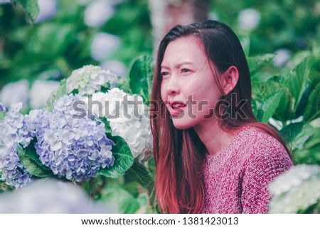 Women in the garden Hydrangea flowers and enjoy the beauty.