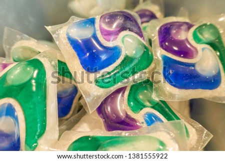 grouping of liquid and solid detergent pods