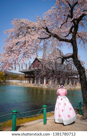 a girl in hanbok dress at gyeongbokgung palace seoul korea - ภาพ