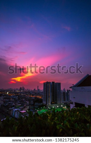 Blurred background of twilight light, evening lights from the heart of the city Showing the distribution of condominiums and residences