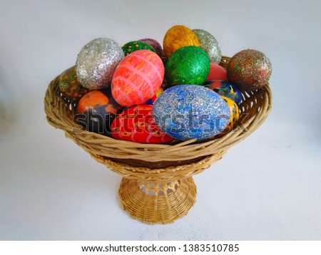 Eggs that are colorful and shiny