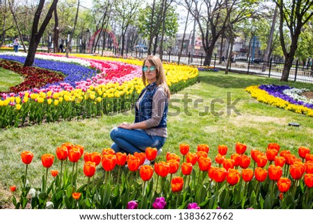 Photo two of the most beautiful phenomena in the world is a girl and flowers (tulips). Natural beauty will save the world.