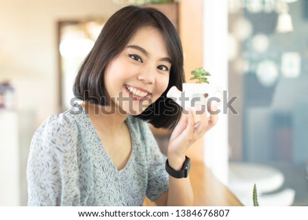 asian young woman sitting in the cafe with smiling face