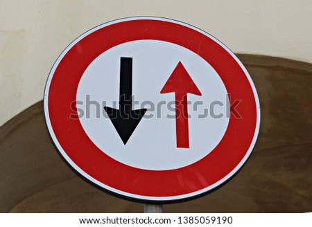 Italy; Road Signal (Alternating circulation).