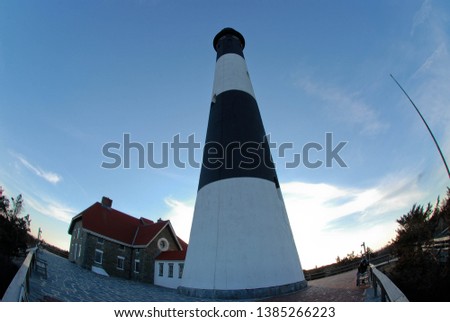 extreme wide angle picture of the fire island light house