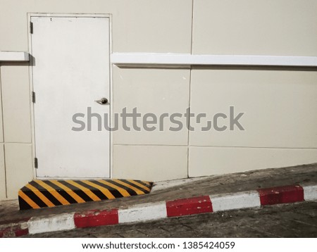 Wall, entrance door and parking