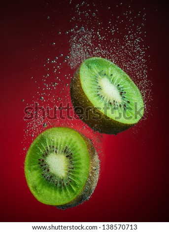 Beautiful kiwi close-up photo with carbon dioxide bubbles