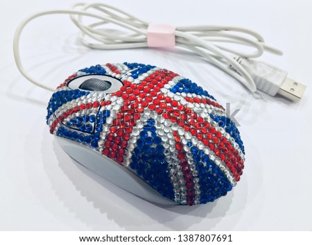 Plates-crafted pc mouse with British flag