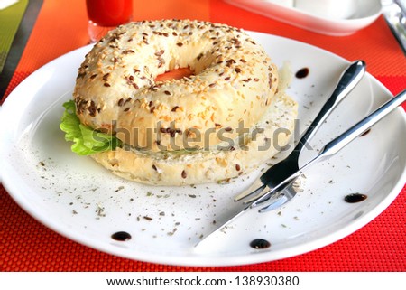 Bagel sandwich with lettuce, tomato and salted salmon