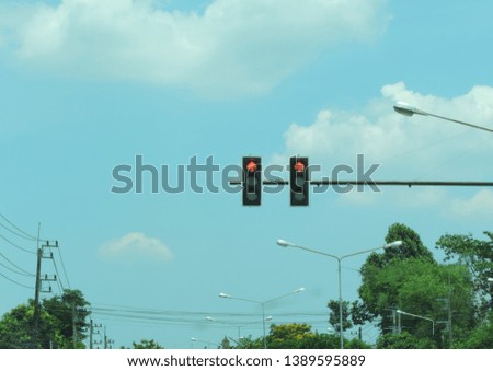 Red traffic light with blue sky background,Stop waiting.        