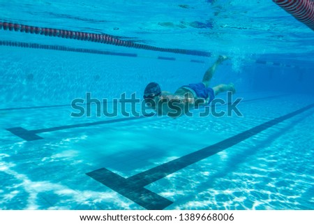 Underwater man swimming  in pool
