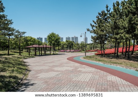 This is a picture of the scenery of Ansan Lake Park in Korea.